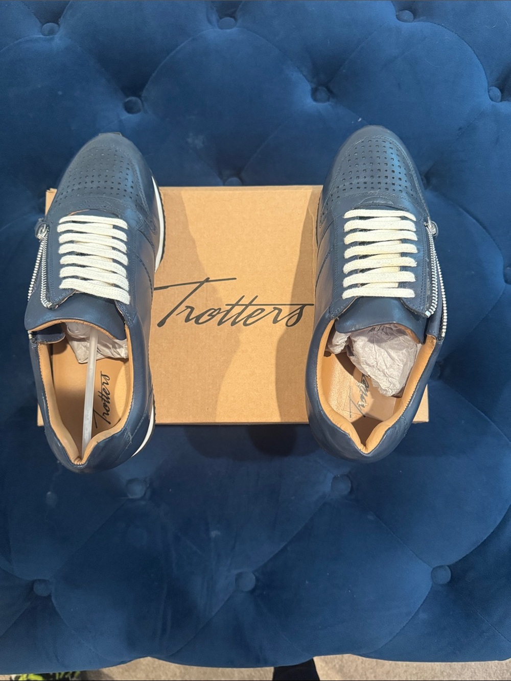 Trotters Women’s Navy Leather Sneakers with Cream Laces